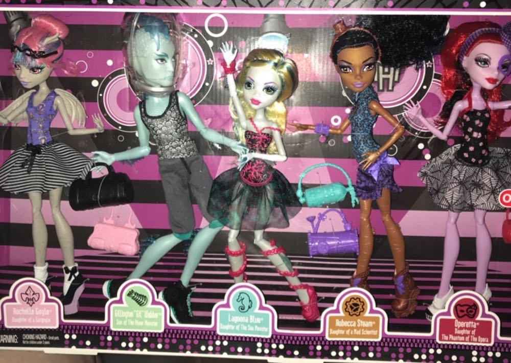 Dance Class 5 Pack W/ Gillington ”Gil” Webber, Lagoona Blue, Operetta, Rebecca Steam & Rochelle Goyle- 746775272920