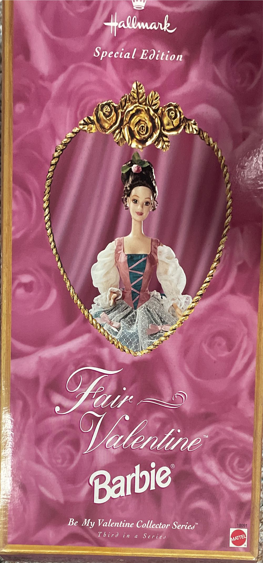 Fair Valentine Barbie - Hallmark doll collectible [Barcode 015012475036] - Main Image 3