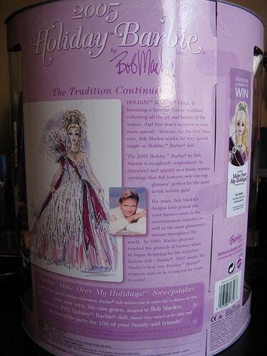Happy Holiday Barbie Doll 2005 - Holiday Barbie doll collectible [Barcode 027084185287] - Main Image 2