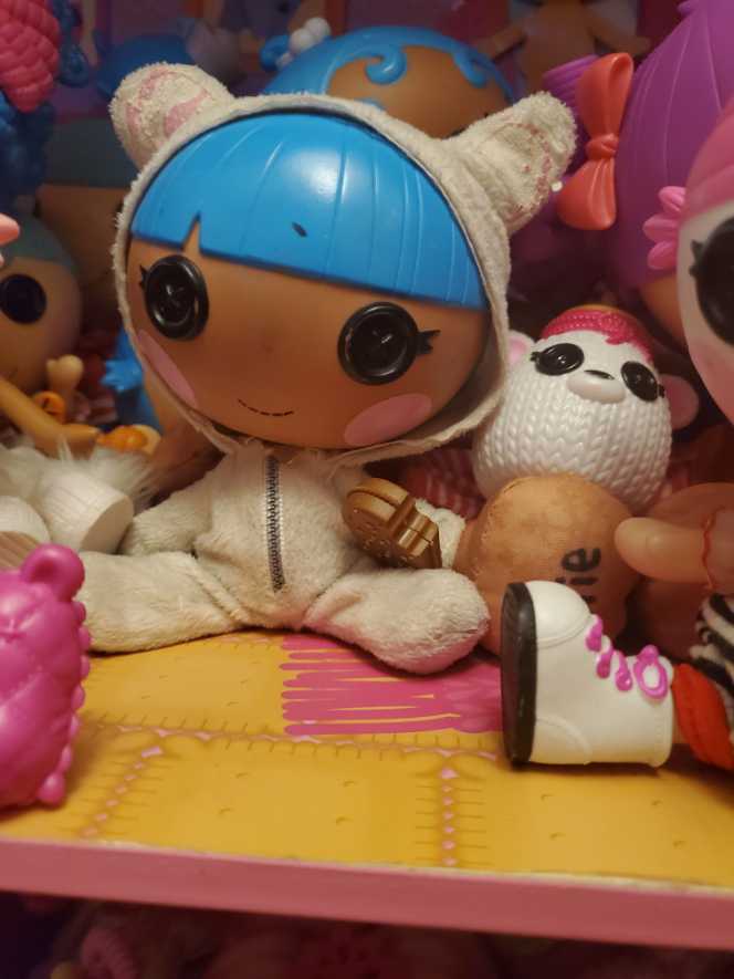 Bundles Snuggle Stuff - Lalaloopsy doll collectible - Main Image 2