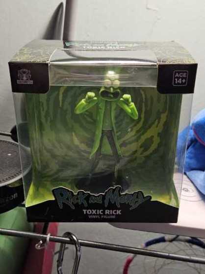 Toxic Rick  vinyl figure collectible [Barcode 840070954373] - Main Image 2