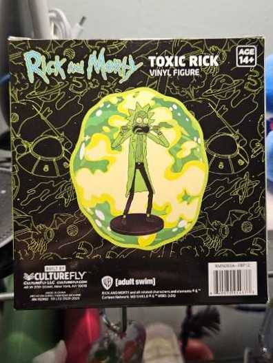 Toxic Rick  vinyl figure collectible [Barcode 840070954373] - Main Image 4