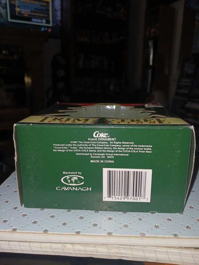 Coca-Cola Trim A Tree Collection Santa 1953 With Children Season Greetings 1997 - Coca-Cola vinyl figure collectible - Main Image 3