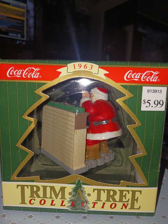 Coca-Cola Trim A Tree Collection Santa 1963 Standing By Fireplace 1997 - Coca-Cola vinyl figure collectible - Main Image 2