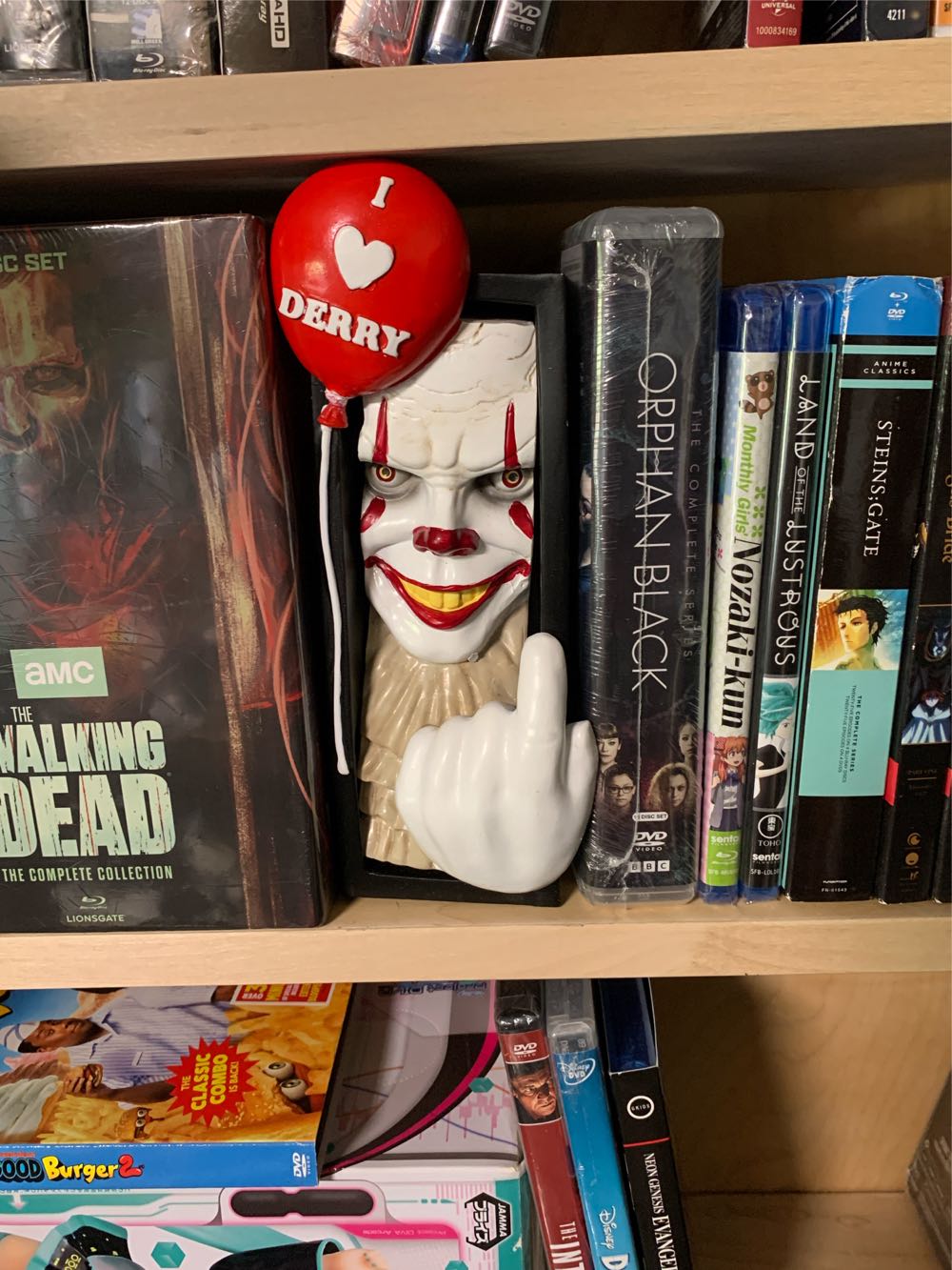 Nooks: It: Pennywise  vinyl figure collectible [Barcode 840070939127] - Main Image 2