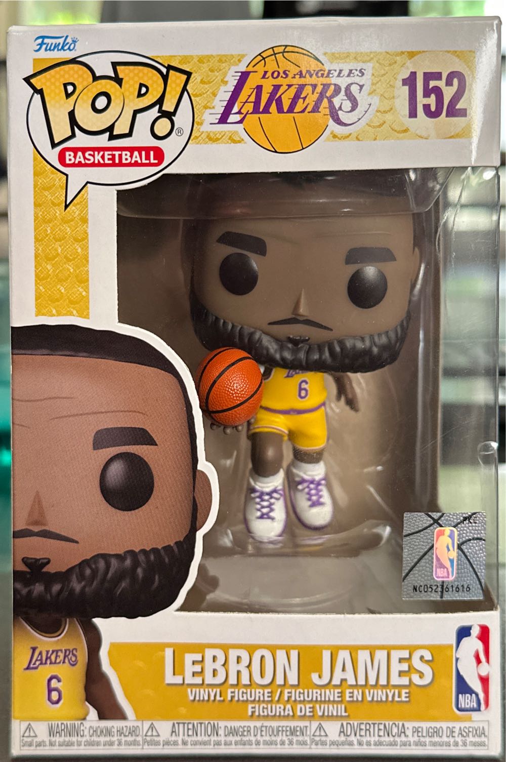 Lebron James - NBA vinyl figure collectible [Barcode 889698657921] - Main Image 2