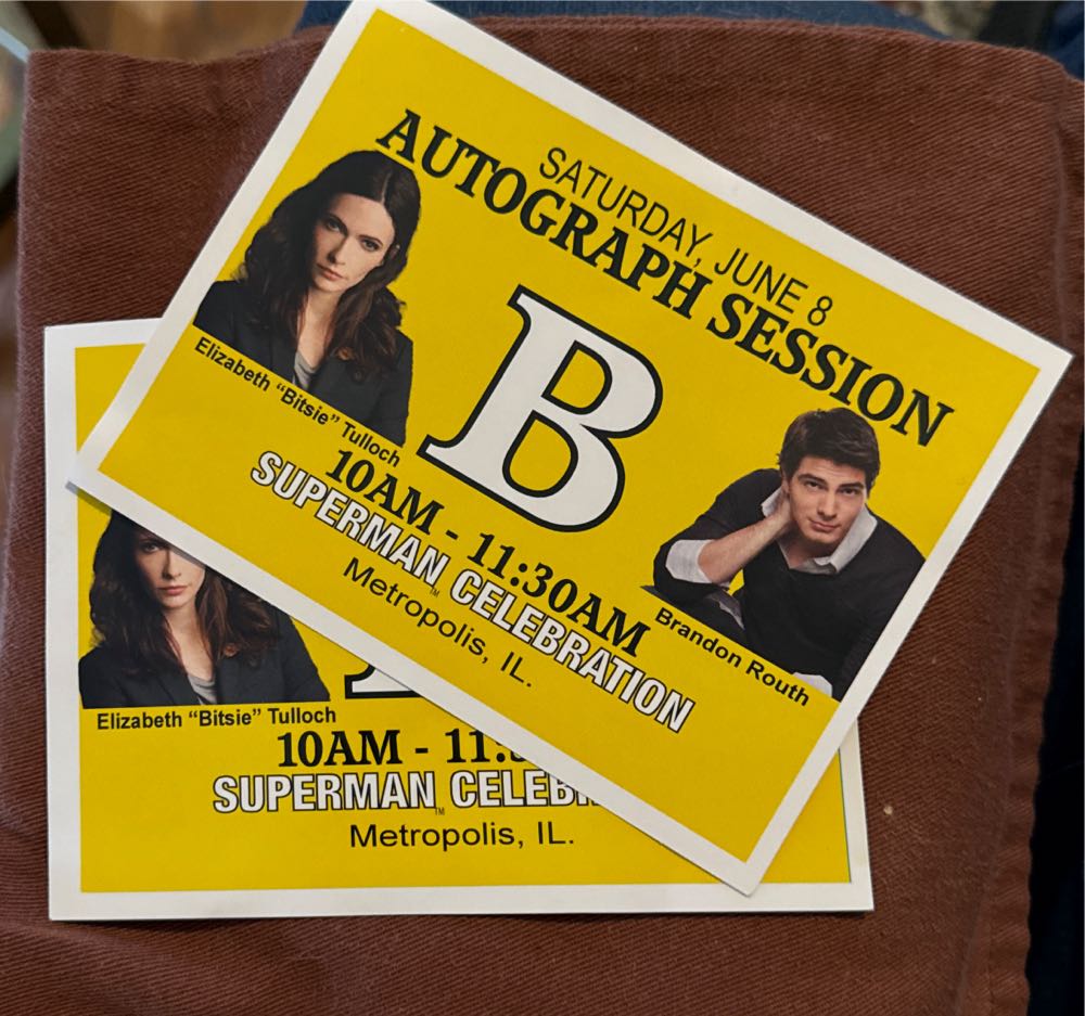 Metropolis autograph session passes 2024  vinyl figure collectible - Main Image 2