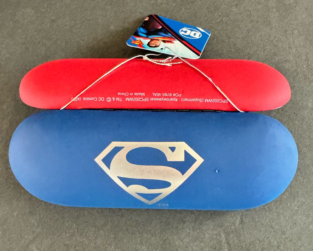 Eyeglass Case Superman Themed - DC Comics vinyl figure collectible - Main Image 3