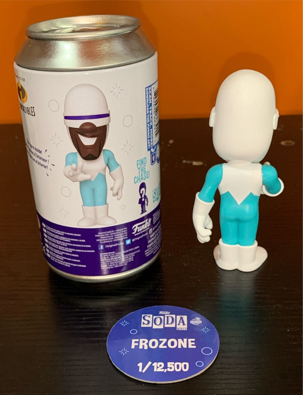 Frozone - The Incredibles vinyl figure collectible [Barcode 889698663915] - Main Image 3