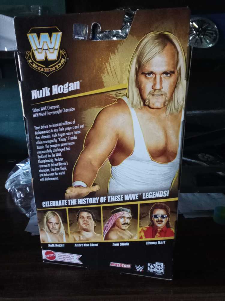 Hulk Hogan  vinyl figure collectible [Barcode 194735202577] - Main Image 2