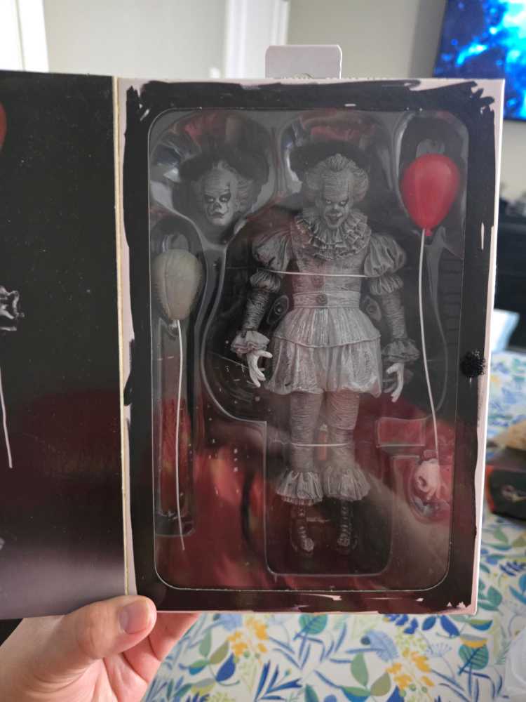 Pennywise Black & White Neca Sdcc It Pennywise Exclusive Etched  vinyl figure collectible [Barcode 634482454572] - Main Image 2
