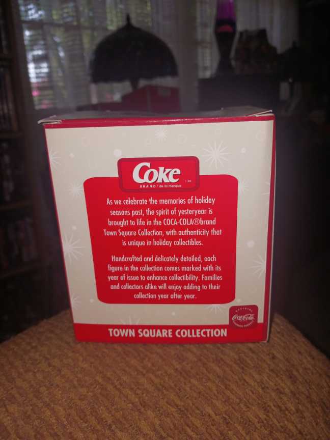 Coca-Cola Town Square Collection Betty’s Donut Delivery Truck 2003 - Coca-Cola vinyl figure collectible - Main Image 2