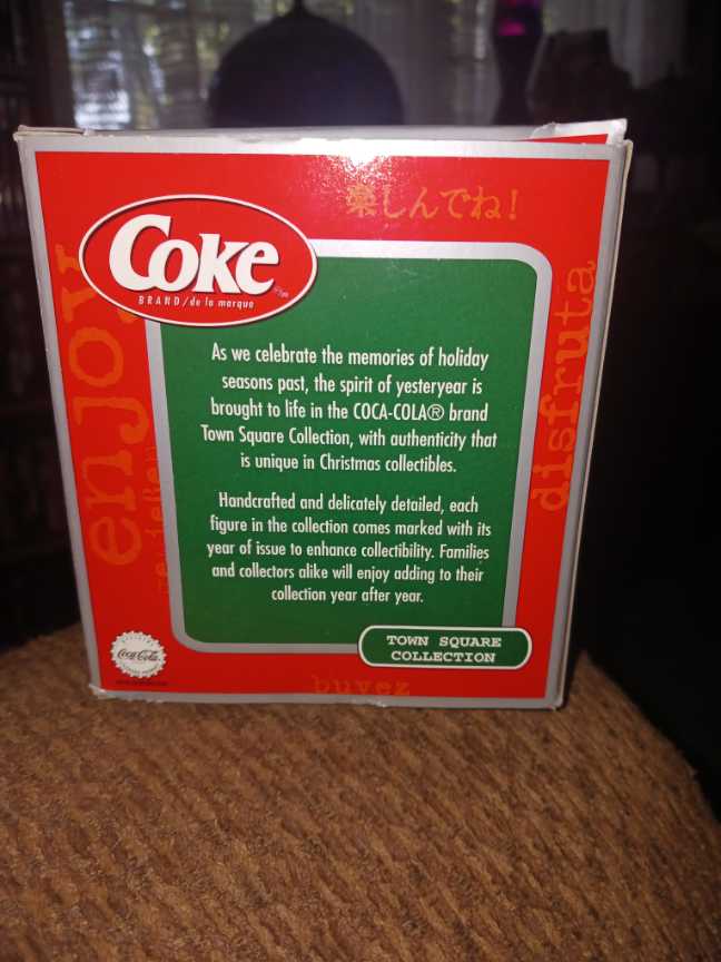 Coca-Cola Town Square Collection Mother & Son - Coca-Cola vinyl figure collectible - Main Image 2