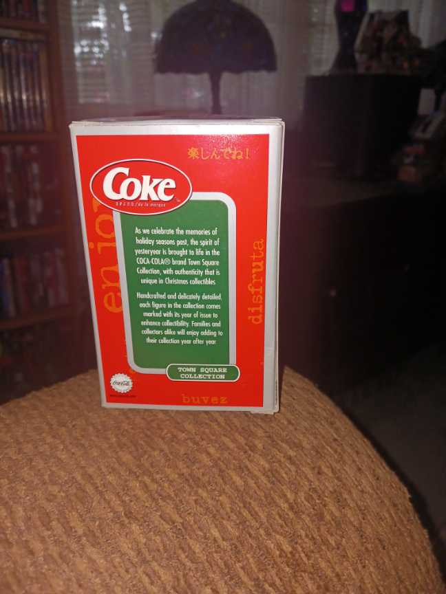 Coca-Cola Town Square Collection Park Benches - Coca-Cola vinyl figure collectible - Main Image 2
