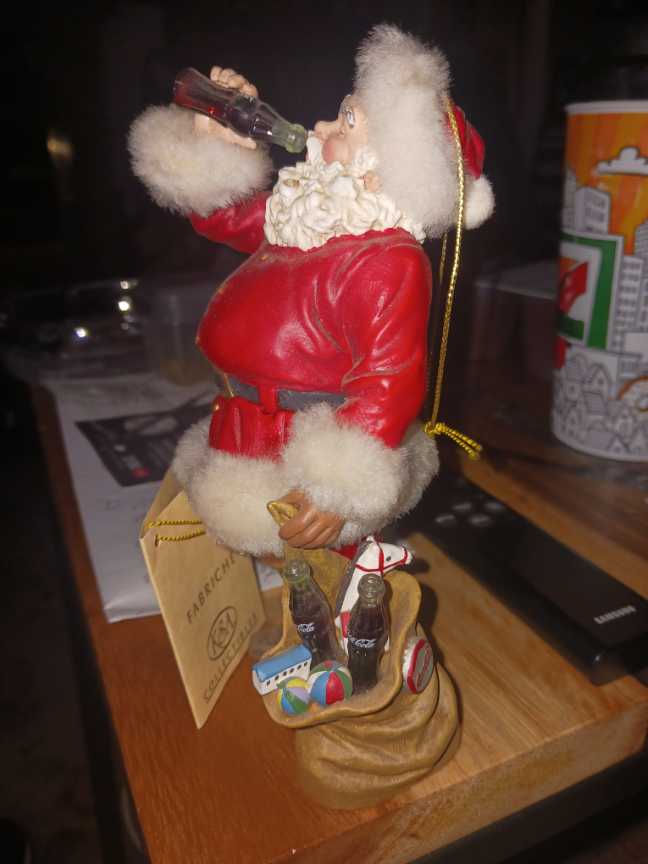 Coca-Cola Fabriche Santa Holding Christmas Bag And Drinking Coke Kurt & Alder 2006 - Coca-Cola vinyl figure collectible - Main Image 2
