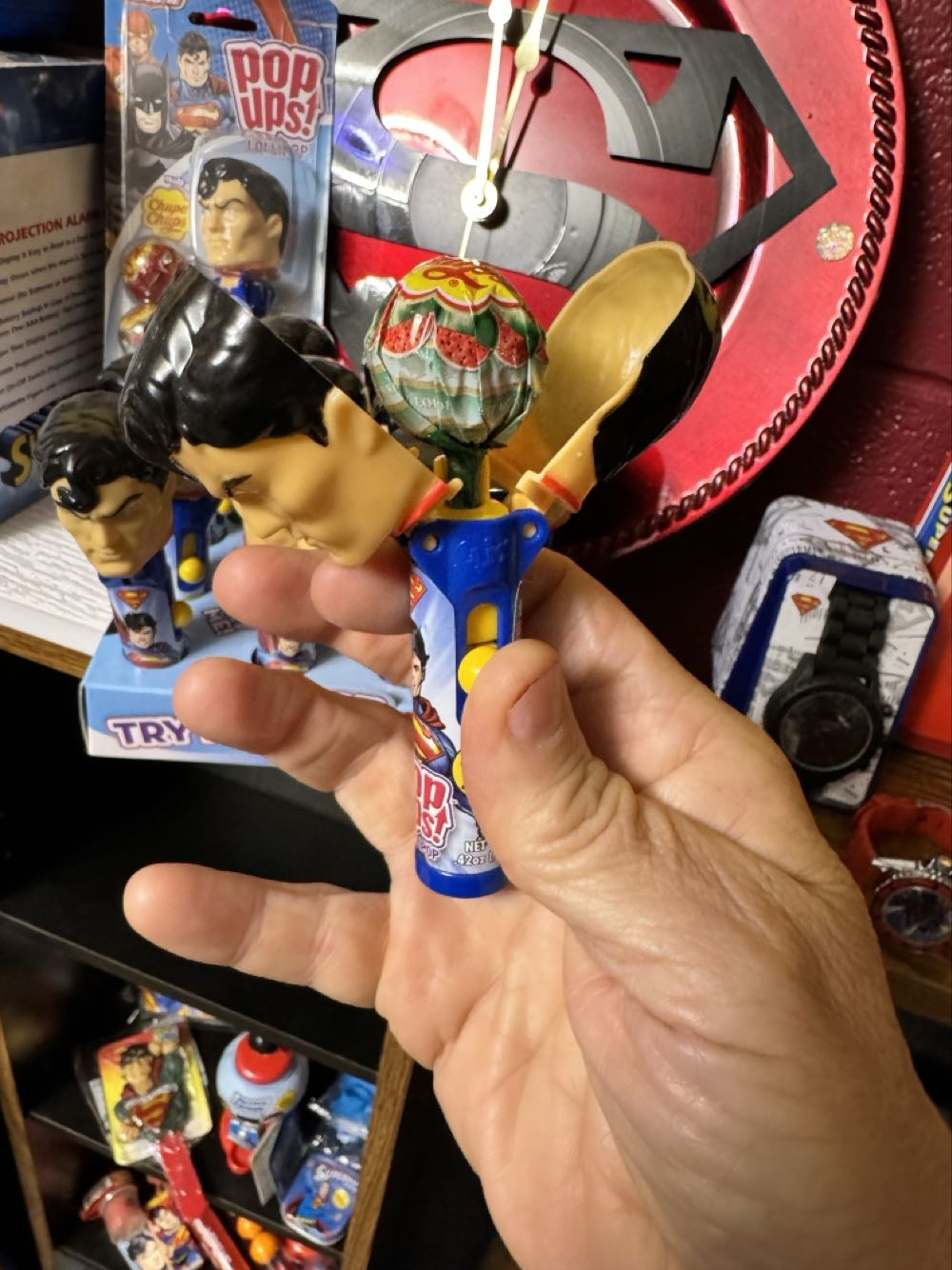 Superman pop-ups Sucker dispenser  vinyl figure collectible - Main Image 2