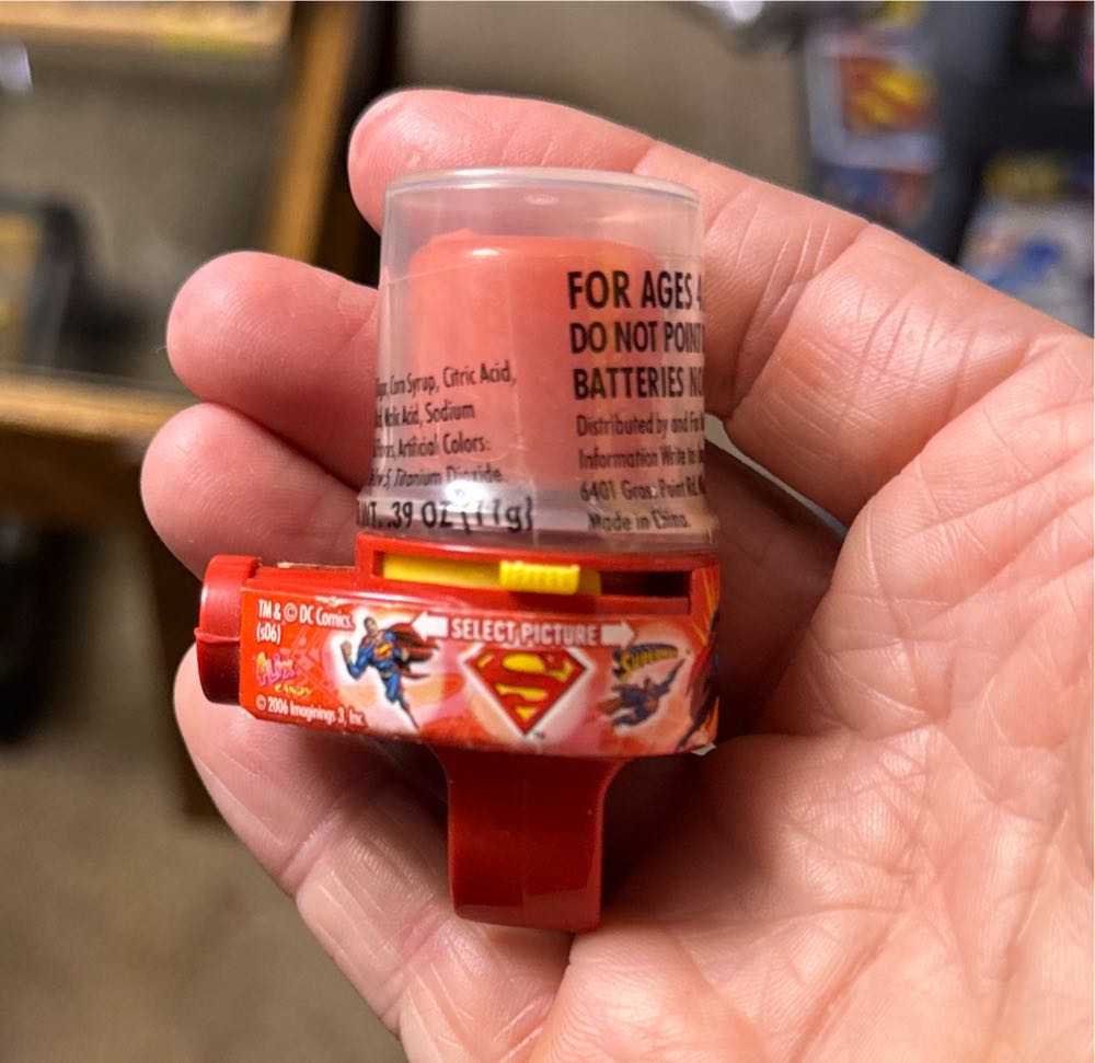 Superman ring pop sucker with projection  vinyl figure collectible - Main Image 2