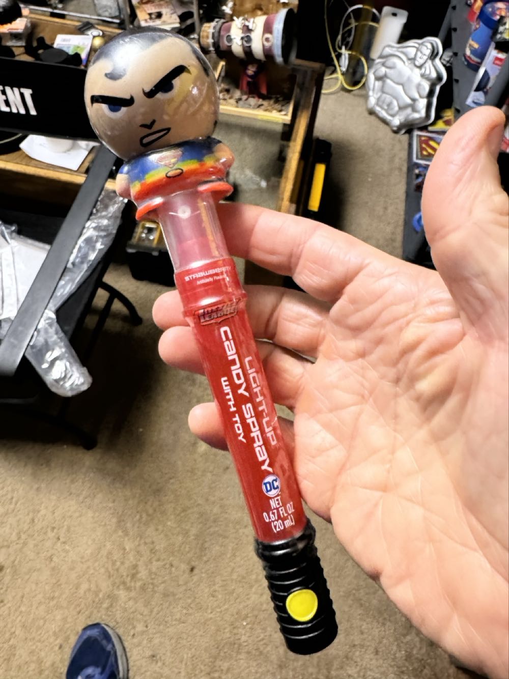 Superman light up candy spray with toy  vinyl figure collectible - Main Image 2