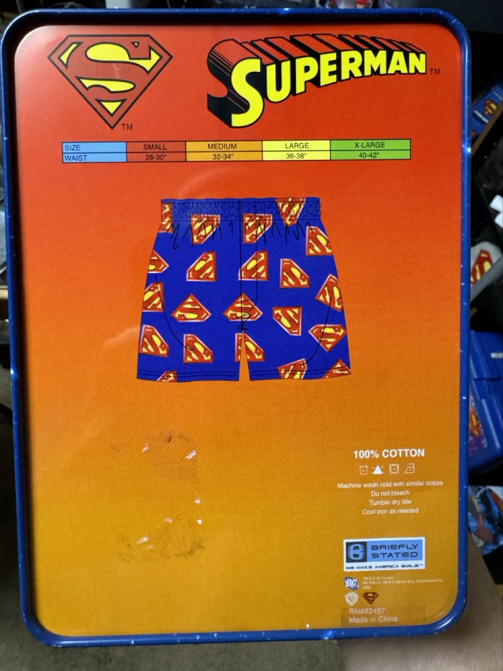 Superman Tin with boxer underwear inside  vinyl figure collectible - Main Image 2