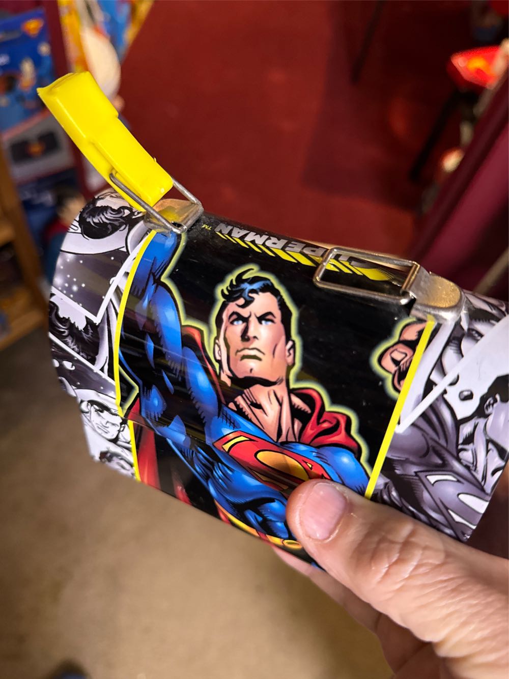 Superman small lunchpail tin – with broken handle  vinyl figure collectible - Main Image 2