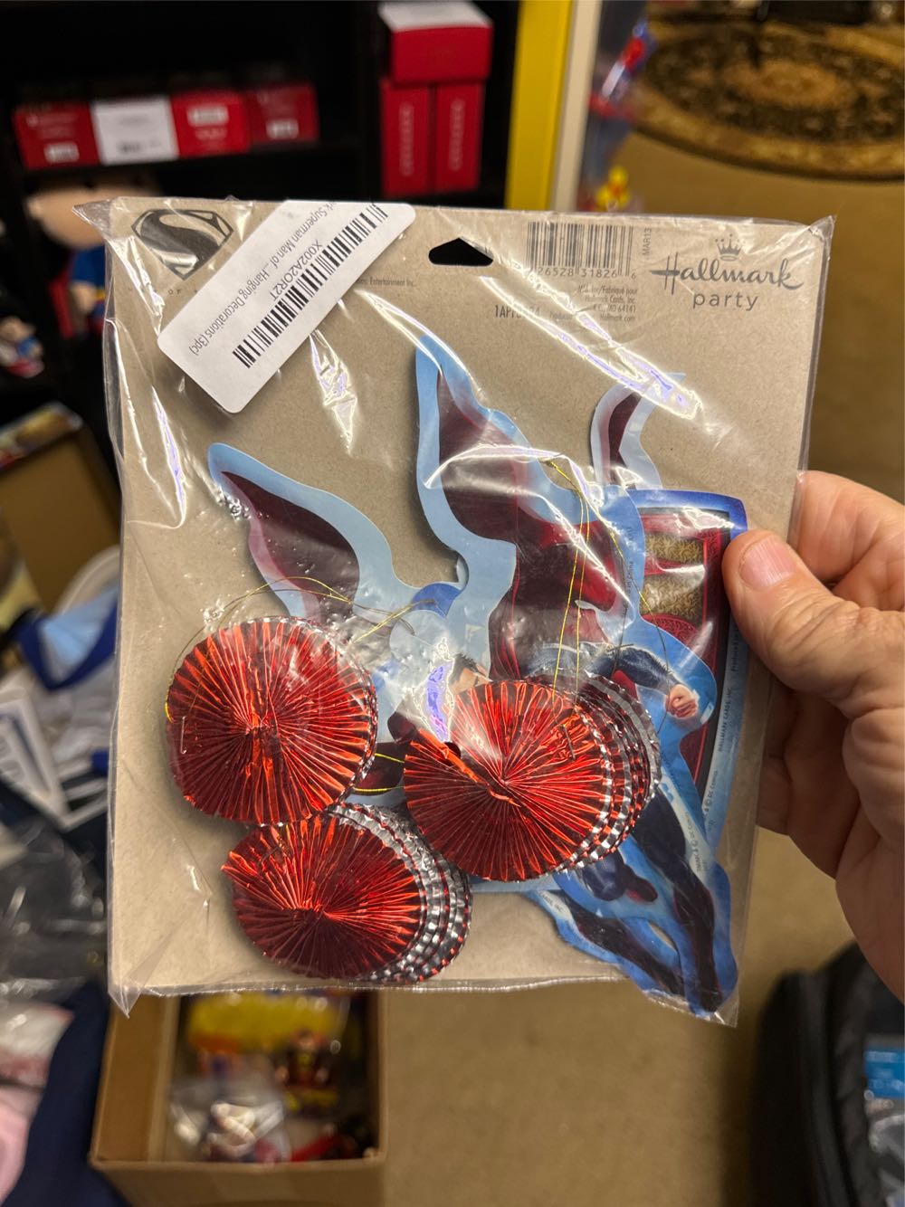 Superman hanging party decorations - DC Comics vinyl figure collectible - Main Image 2