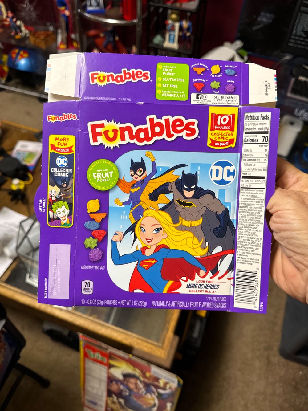 Funables Fruit Snacks Dc Superman Comics  vinyl figure collectible [Barcode 041420055195] - Main Image 3