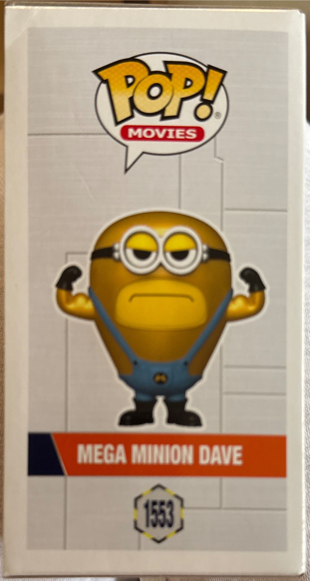 Mega Minion Dave - Despicable Me vinyl figure collectible [Barcode 889698760492] - Main Image 3