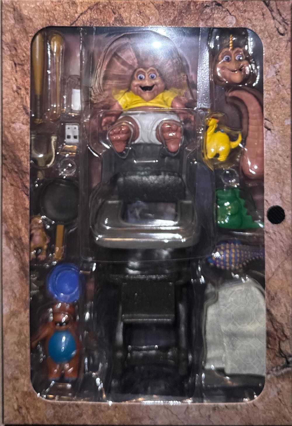 Neca Dinosaurs: Baby Sinclair - Dinosaurs vinyl figure collectible [Barcode 634482435212] - Main Image 2