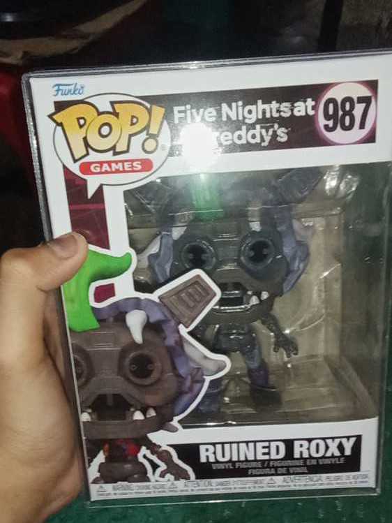 Ruined Roxy  - Five Nights at Freddy’s vinyl figure collectible [Barcode 889698724722] - Main Image 2