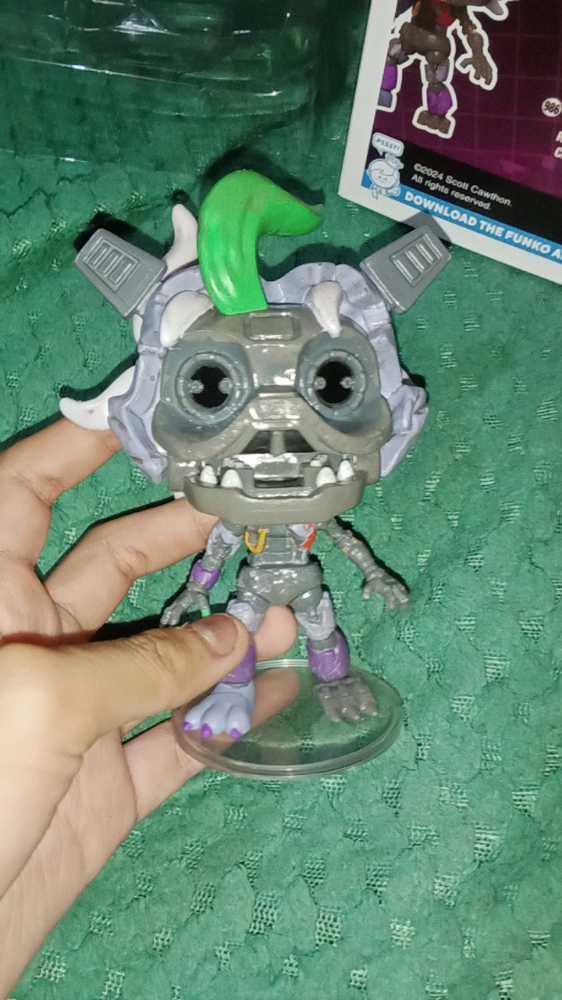 Ruined Roxy  - Five Nights at Freddy’s vinyl figure collectible [Barcode 889698724722] - Main Image 3