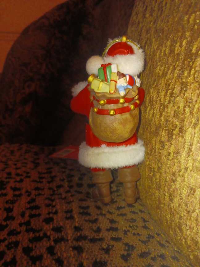 Coca-Cola Santa Holding Coke Bottle Kurt & Alder 2012 - Coca-Cola vinyl figure collectible - Main Image 2