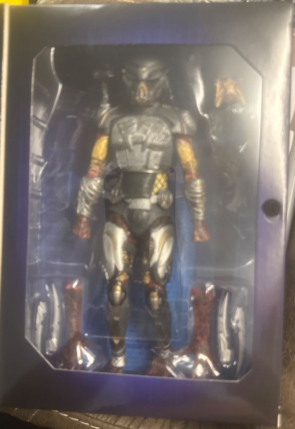 The Predator: Ultimate Fugitive Predator - Predator vinyl figure collectible [Barcode 634482515723] - Main Image 2