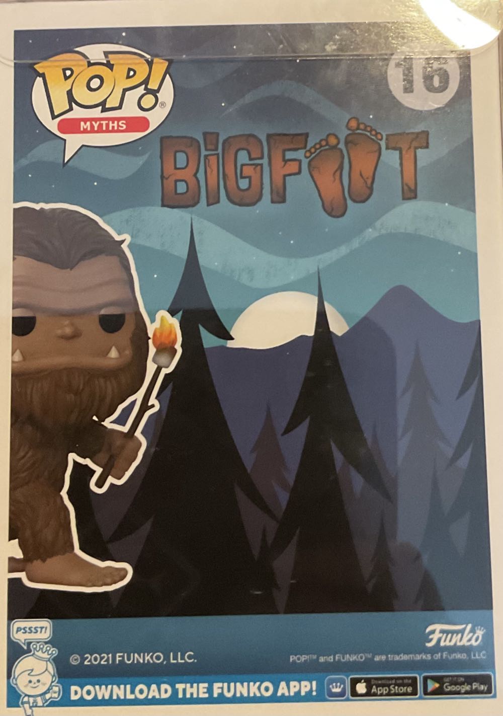 Bigfoot (w/ Marshmallow)  vinyl figure collectible [Barcode 889698601085] - Main Image 3