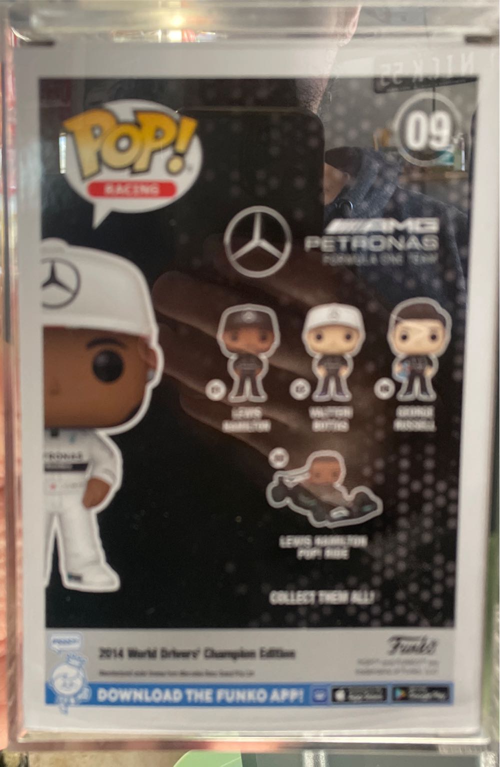 Lewis Hamilton With Helmet - Celebrities vinyl figure collectible [Barcode 889698805810] - Main Image 3
