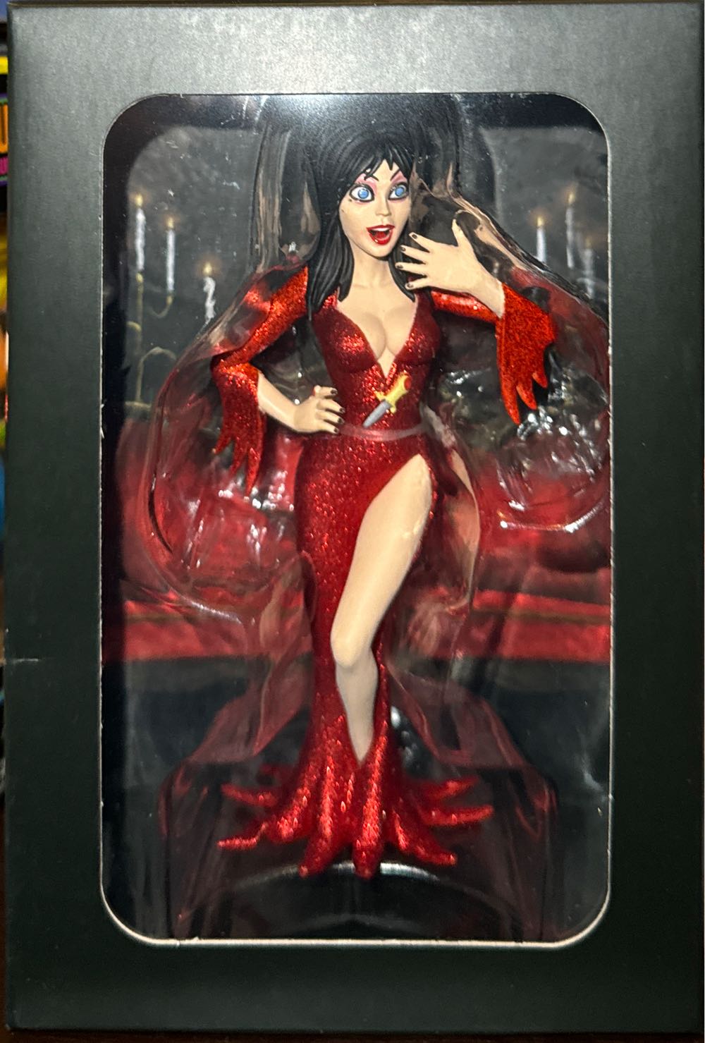Elvira - Elvira Mistress of the Dark vinyl figure collectible [Barcode 634482560648] - Main Image 3