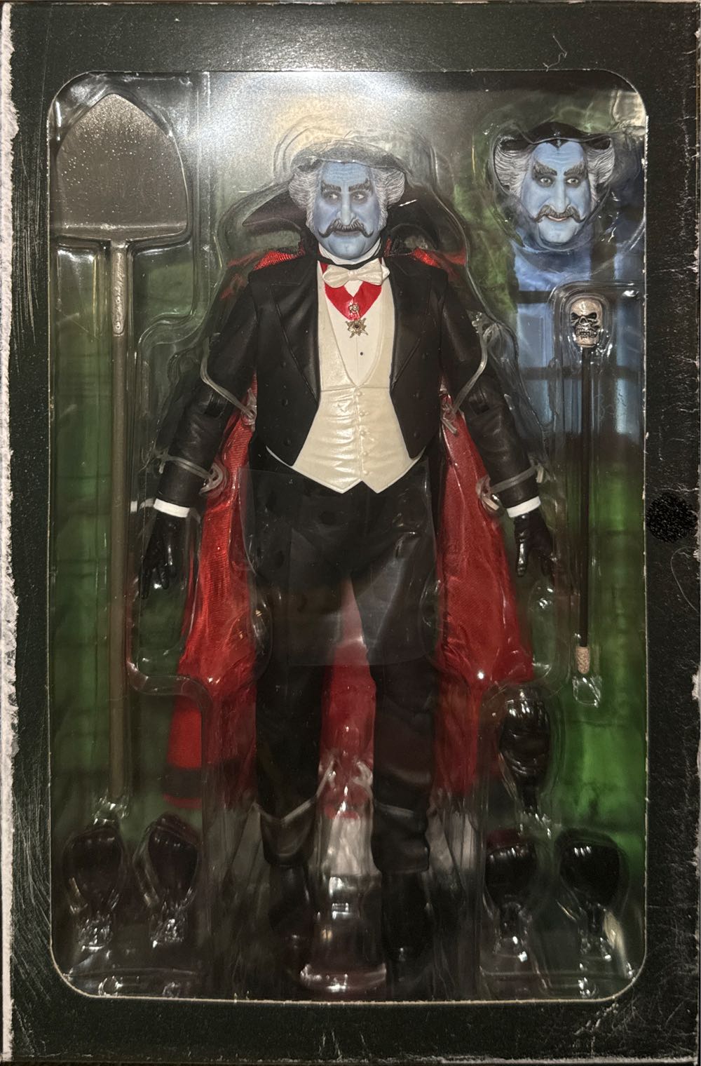 The Munsters: The Count  vinyl figure collectible [Barcode 634482560952] - Main Image 2