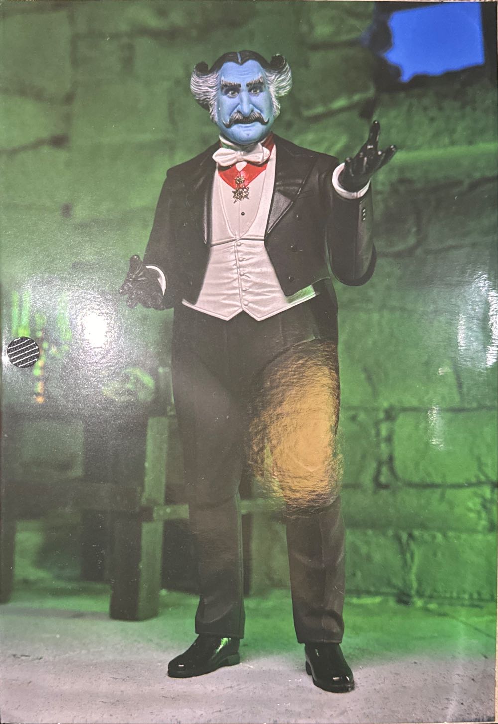 The Munsters: The Count  vinyl figure collectible [Barcode 634482560952] - Main Image 3