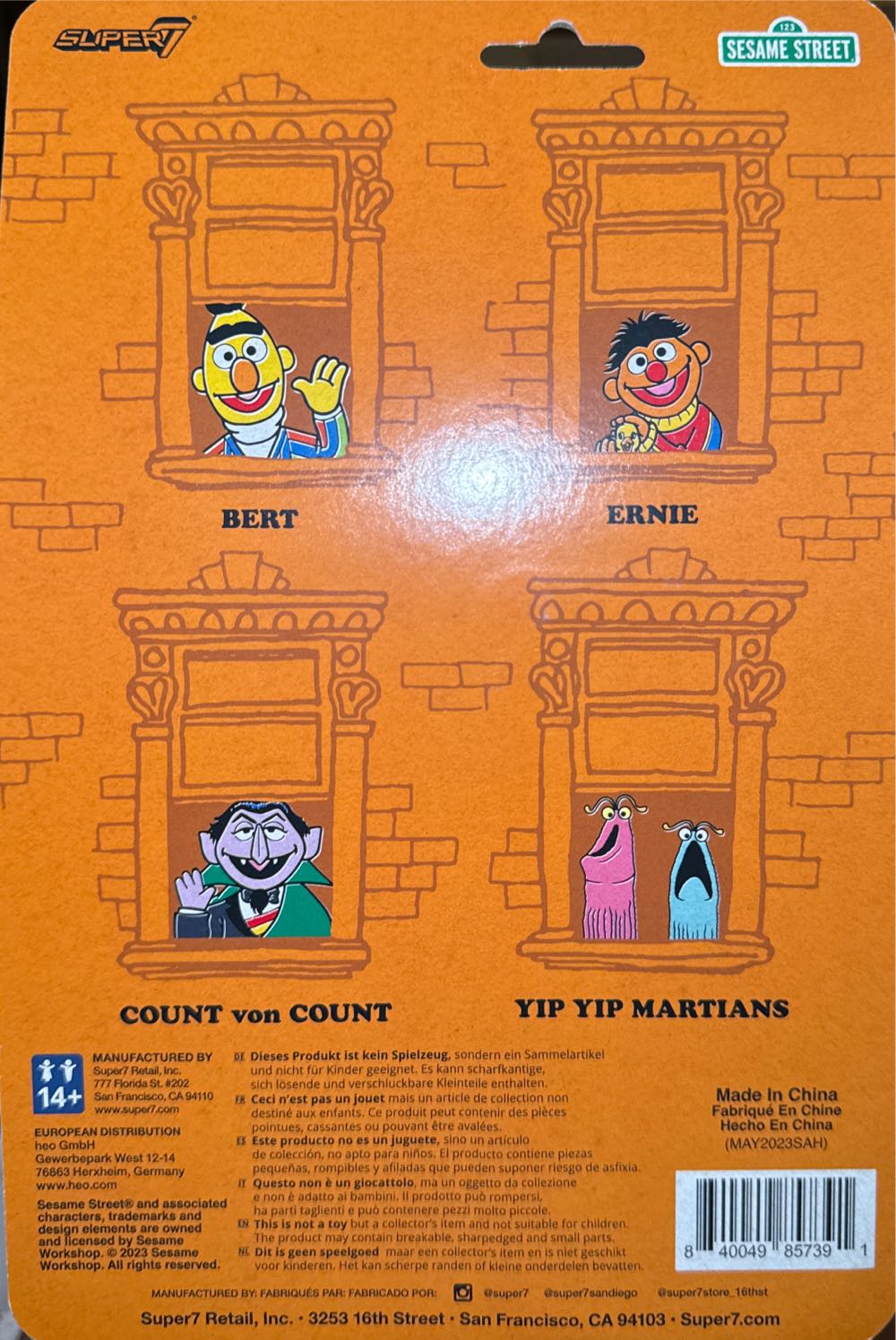 Ernie - Seasame Street vinyl figure collectible [Barcode 840049857391] - Main Image 2