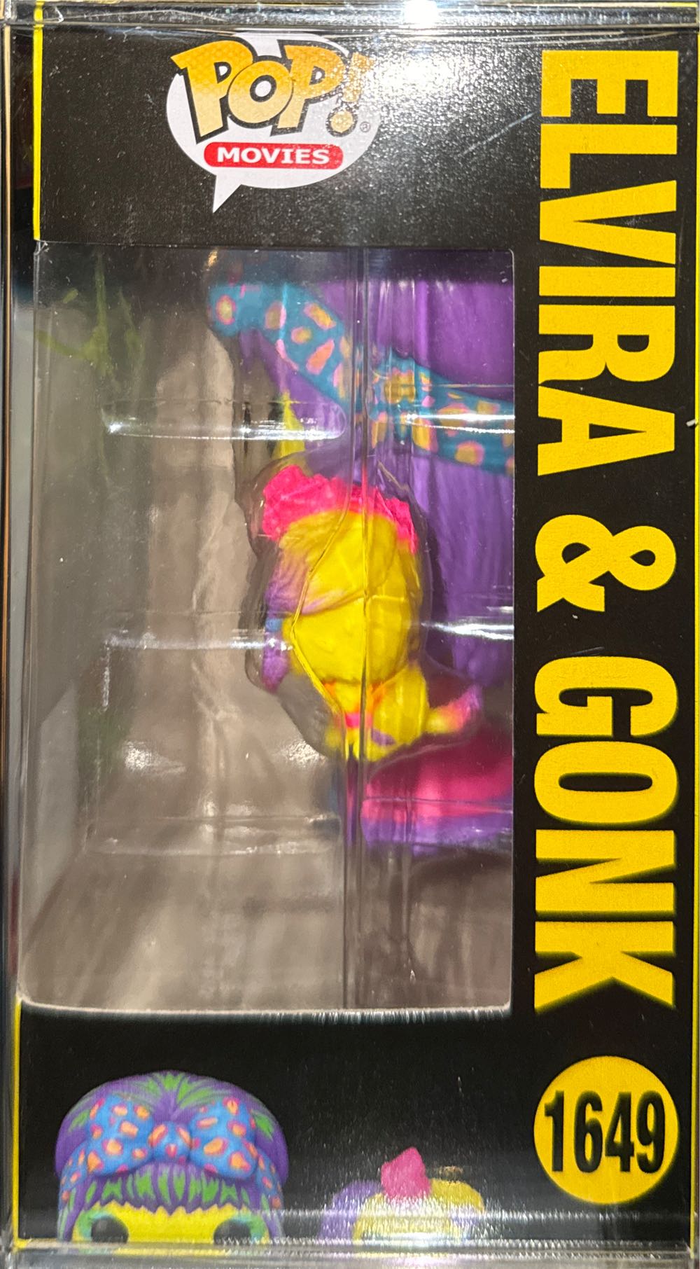 Elvira - Elvira Mistress of the Dark vinyl figure collectible [Barcode 889698824088] - Main Image 2