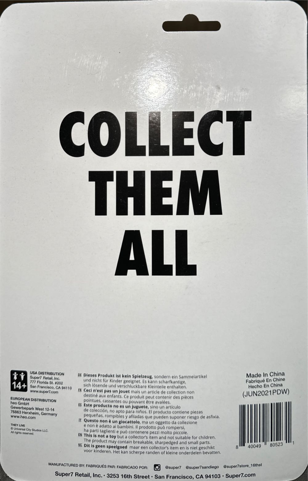 Super7 They Live Male Alien Black And White  - They Live vinyl figure collectible [Barcode 840049805231] - Main Image 2