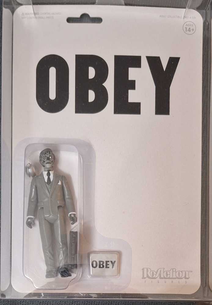 Super7 They Live Male Alien Black And White  - They Live vinyl figure collectible [Barcode 840049805231] - Main Image 4