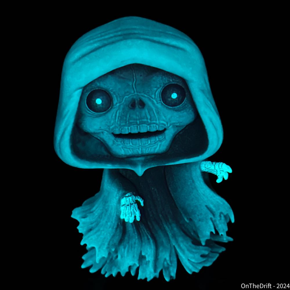 Ghost Of Christmas Yet To Come  vinyl figure collectible [Barcode 889698811439] - Main Image 2