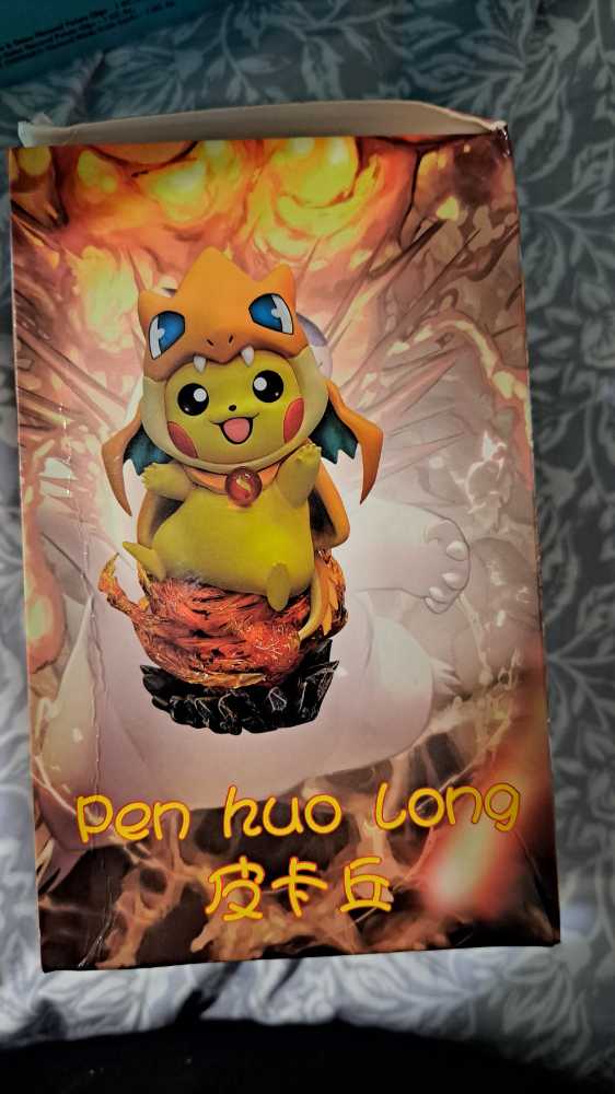 Pikachu Charizard Cover  vinyl figure collectible - Main Image 3