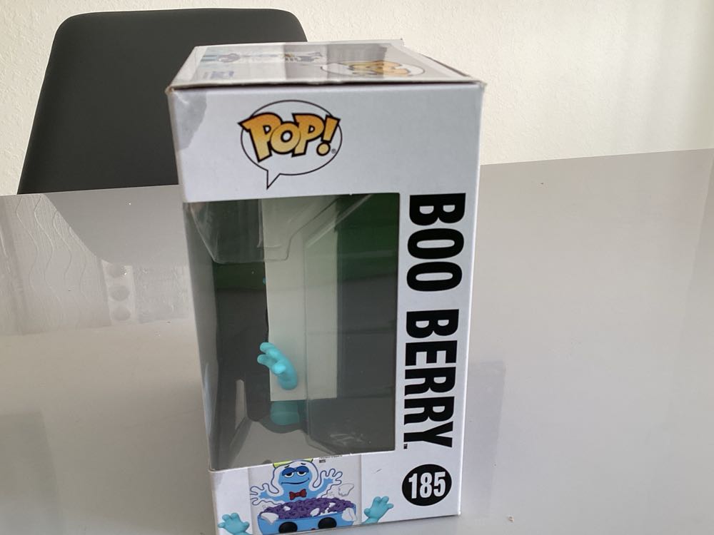 Boo Berry - General Mills vinyl figure collectible [Barcode 889698560023] - Main Image 2