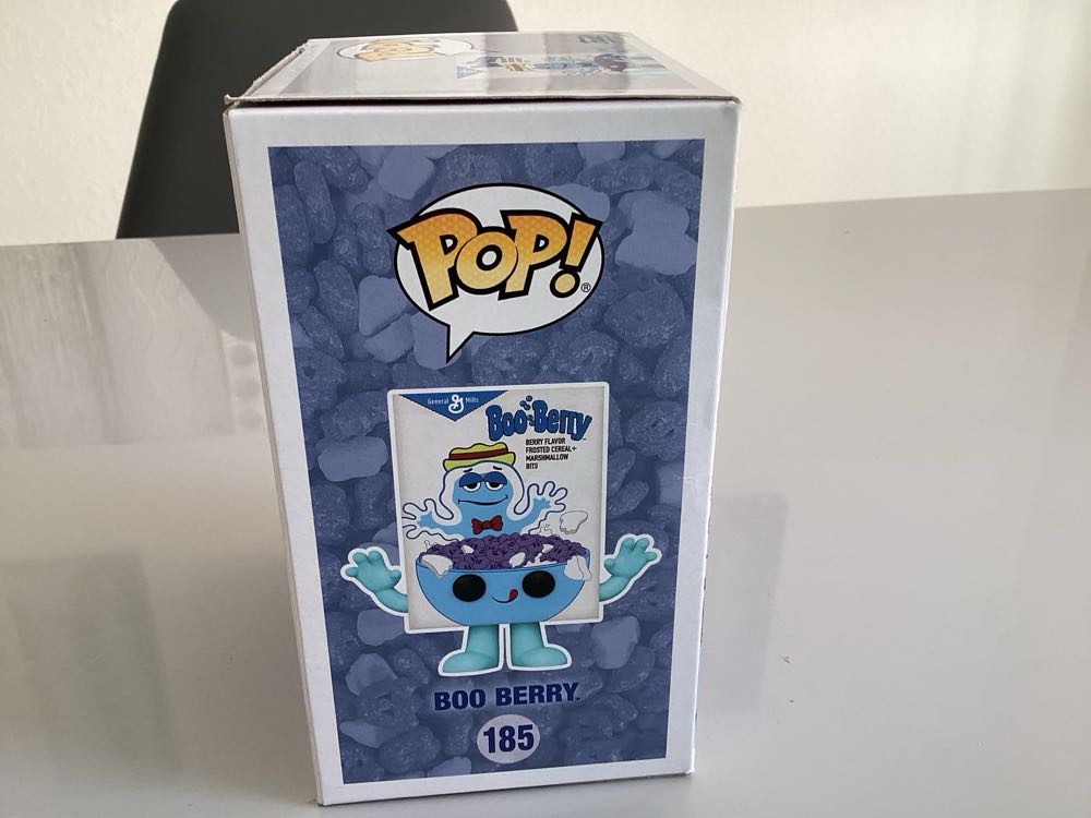 Boo Berry - General Mills vinyl figure collectible [Barcode 889698560023] - Main Image 3