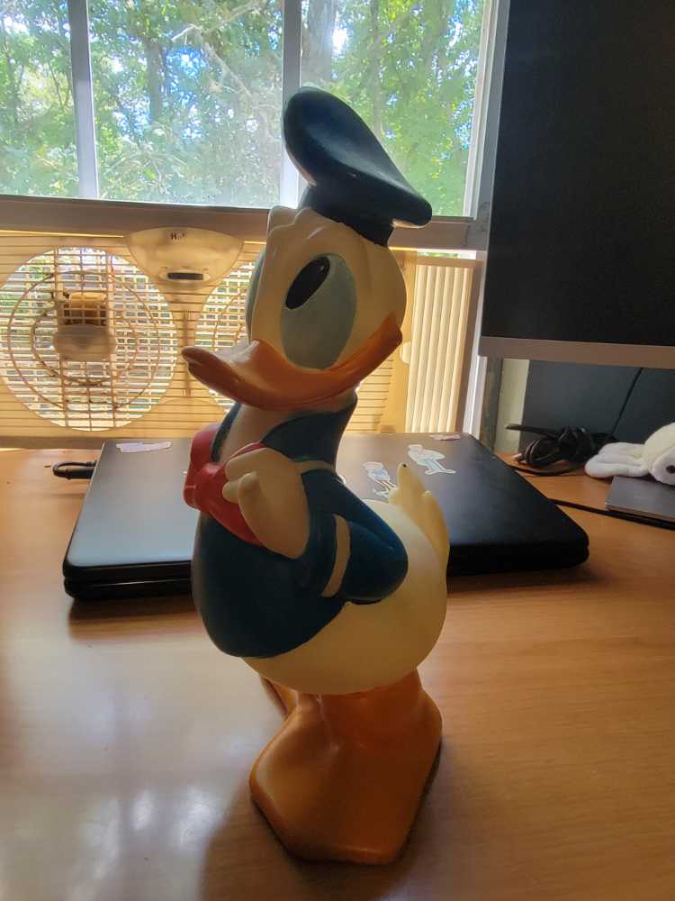 Donald Duck - Disney vinyl figure collectible - Main Image 2