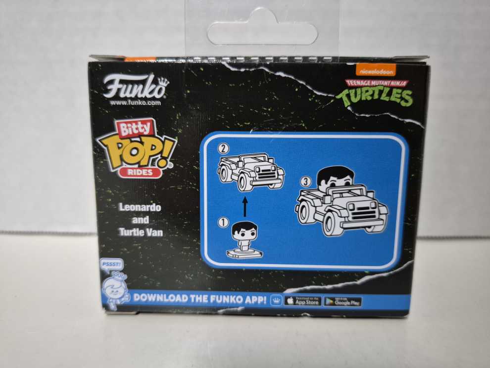 Leonardo and Turtle Van - Teenage Mutant Ninja Turtles vinyl figure collectible [Barcode 889698836265] - Main Image 2