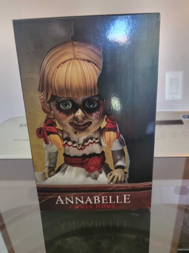 Mezco Toys: Designer Series Annabelle Doll Standard  vinyl figure collectible [Barcode 696198995404] - Main Image 4