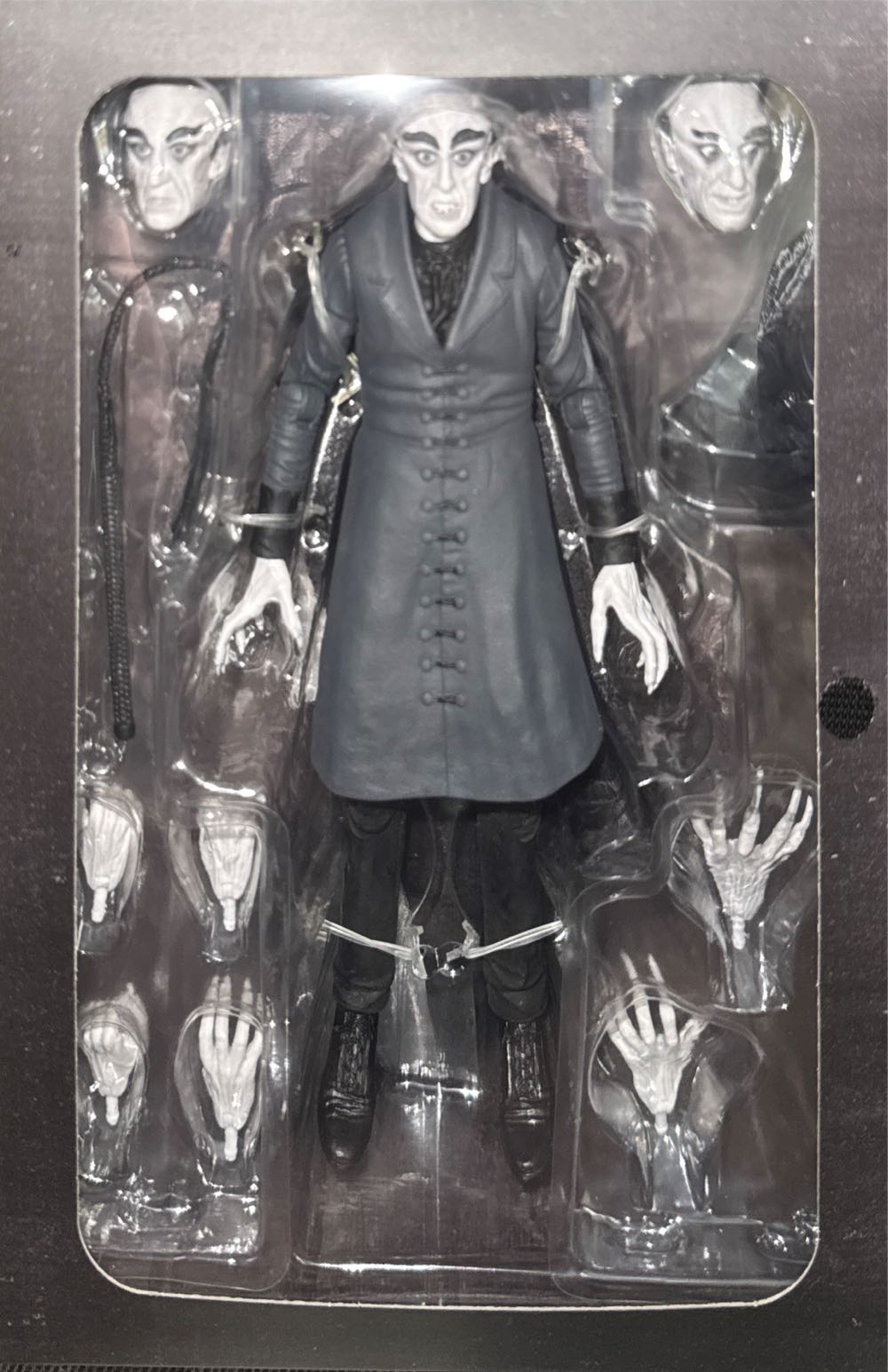 Count Orlok - Nosferatu vinyl figure collectible [Barcode 634482061022] - Main Image 2