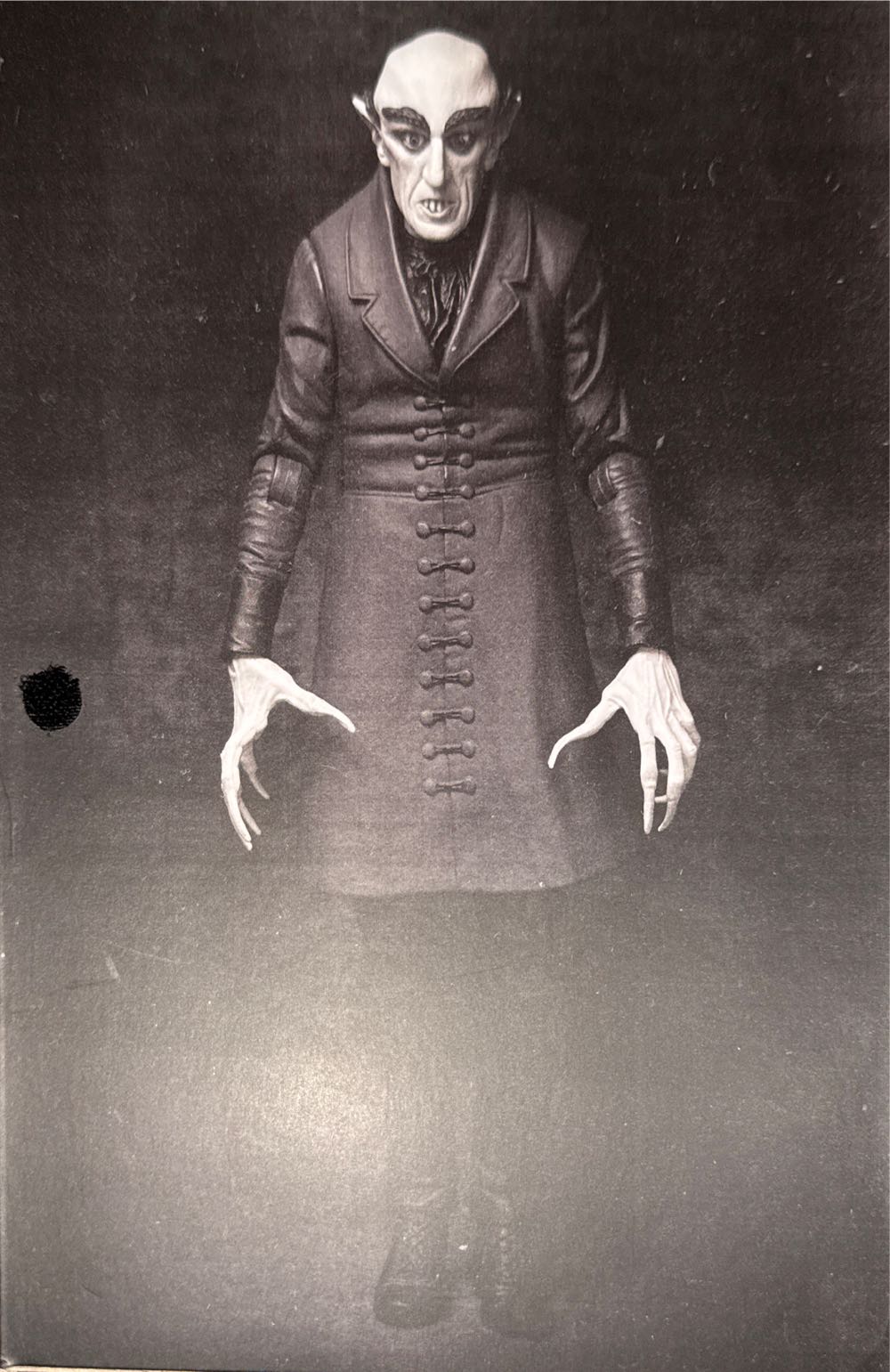 Count Orlok - Nosferatu vinyl figure collectible [Barcode 634482061022] - Main Image 3